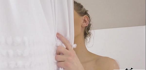  BANGBROS - Seth Gamble Catches Step Sister Kenzie Taylor Masturbating In The Bathtub